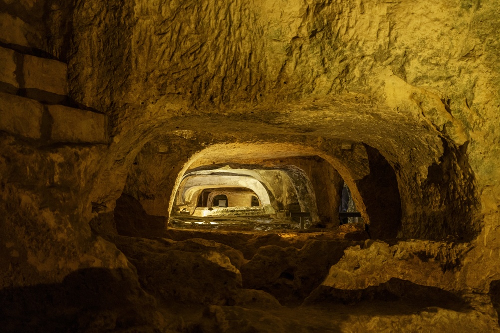 Tumbas subterráneas en las catacumbas de San Pablo en Rabat, Malta
