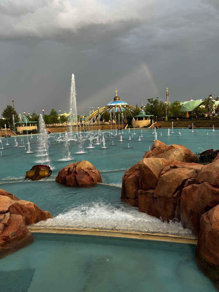 Universal Epic Universe en Orlando después de un día de lluvia