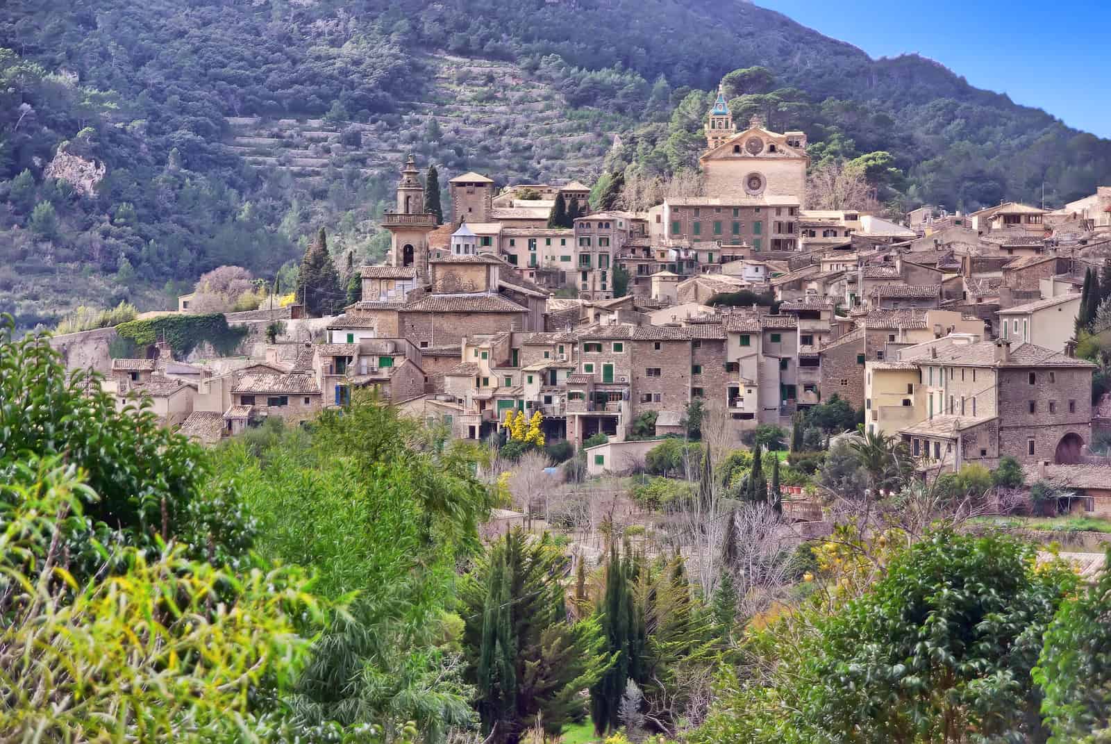 Del aeropuerto de Mallorca a Palma y a tu hotel - guía de transporte 4 Valldemossa, en la Serra de Tramuntana de Mallorca