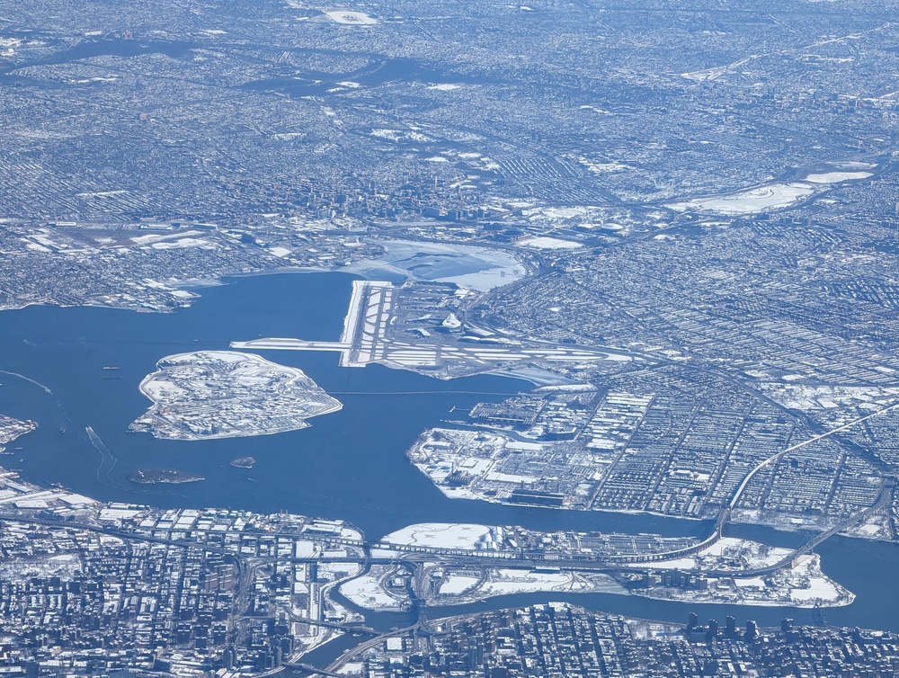 De Newark y LaGuardia a Manhattan - guía de transporte 9 Vista aérea del aeropuerto LaGuardia en Nueva York