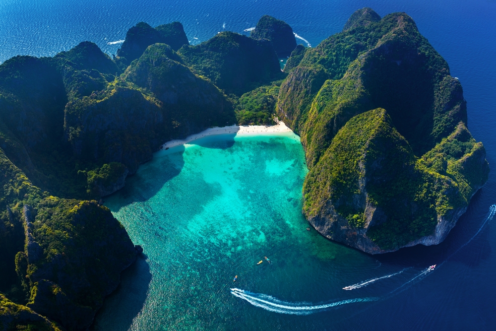 Vista aérea de Maya Bay en Phi Phi Leh