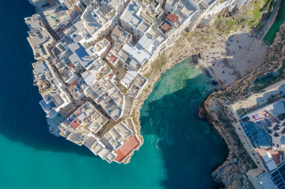 Vista aérea de Polignano a Mare en Apulia