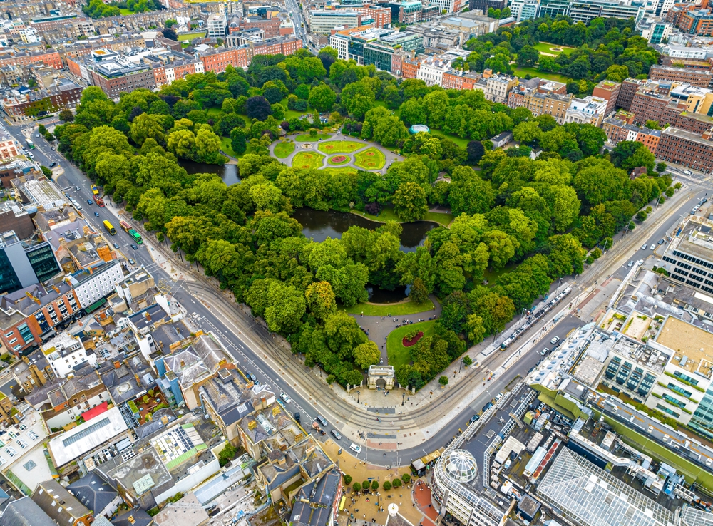 Vista aérea de St. Stephen's Green en el centro de Dublín