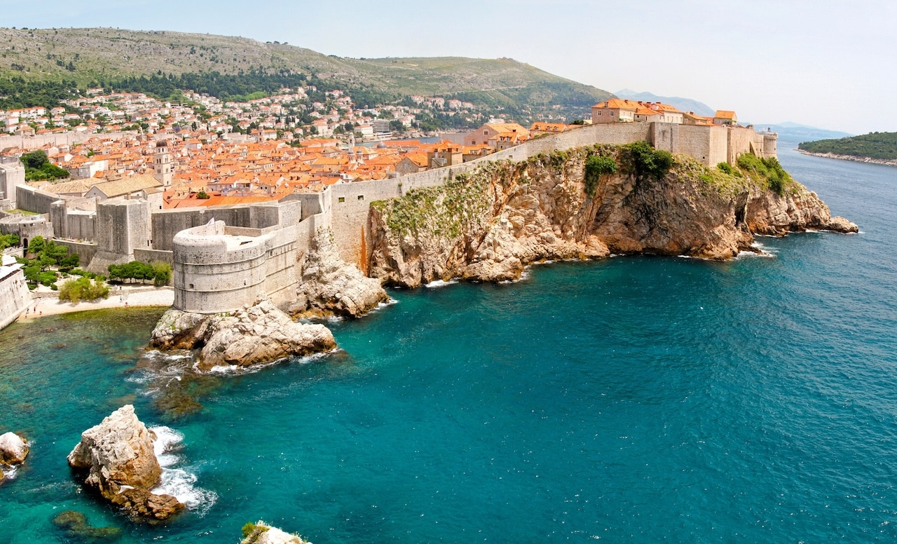 Vista aérea de las murallas que rodean el casco antiguo de Dubrovnik
