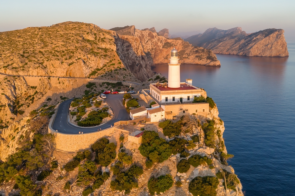 Vista aérea del faro del cabo de Formentor en Mallorca