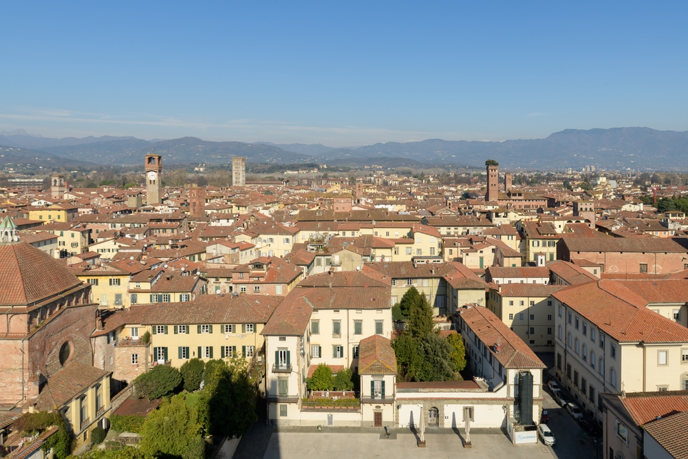 Vista de los tejados de Lucca con la Torre Guinigi