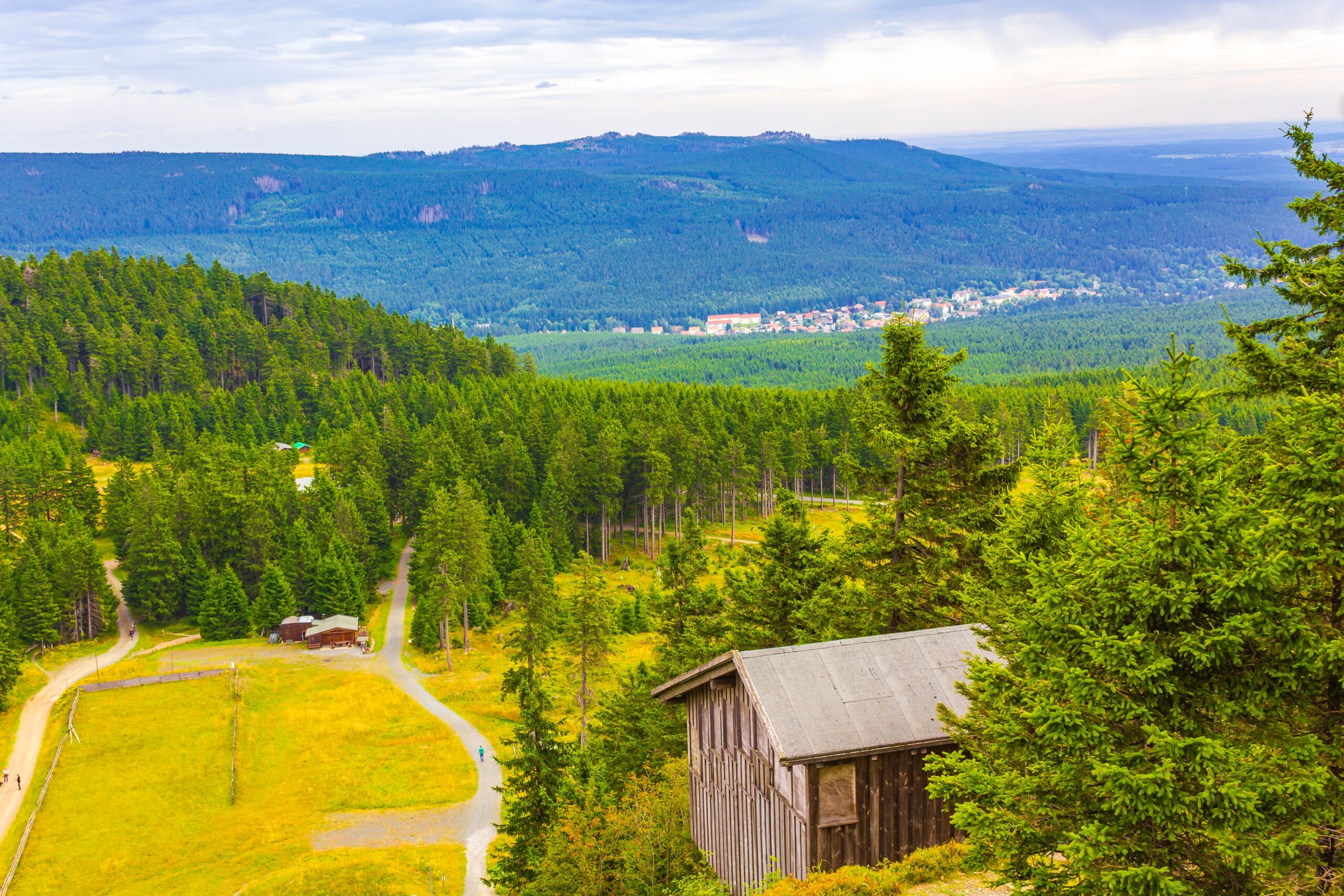 ¿Dónde alojarse en el Harz? Los 5 mejores pueblos y buenos hoteles 12 Vista del Wurmberg y el teleférico cerca de Braunlage