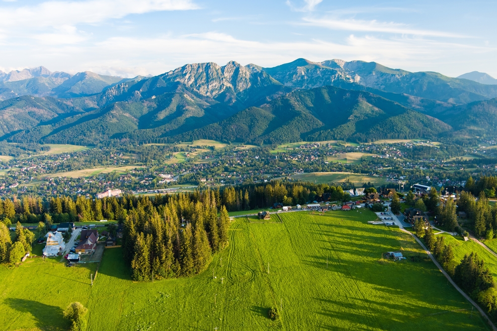 Qué ver en Cracovia: las 18 mejores cosas que hacer 38 Zakopane al pie de los montes Tatras vista desde Gubałówka