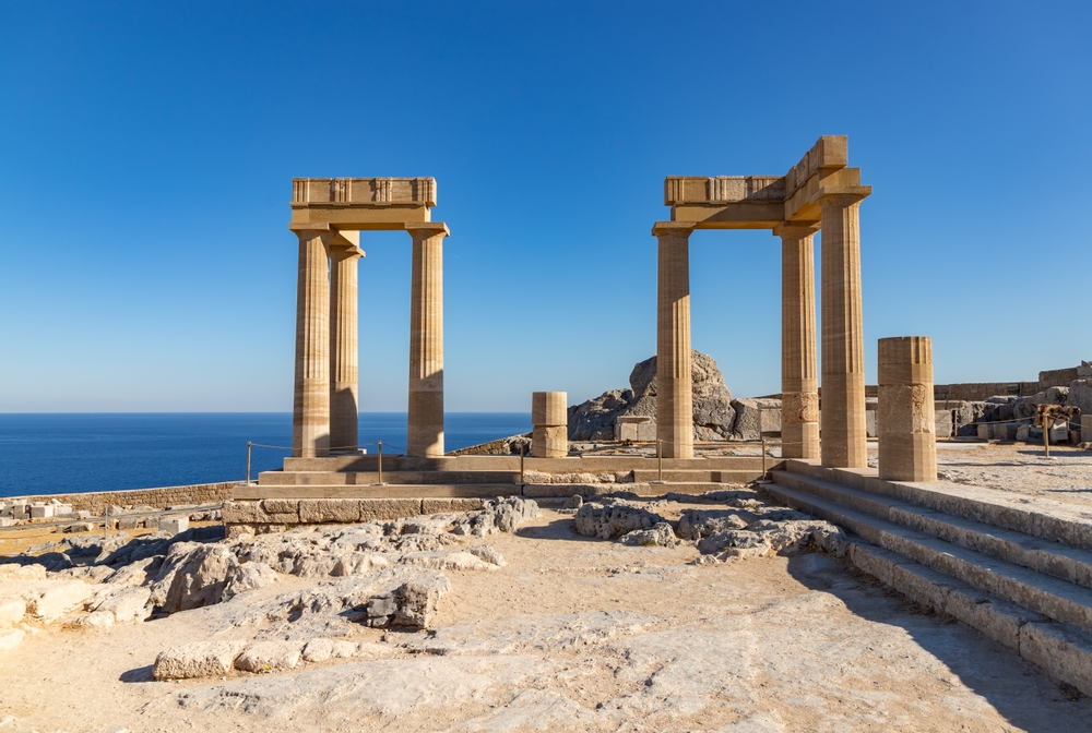 Qué ver en Rodas: las 18 mejores cosas que hacer 28 El pórtico helenístico de la acrópolis de Lindos
