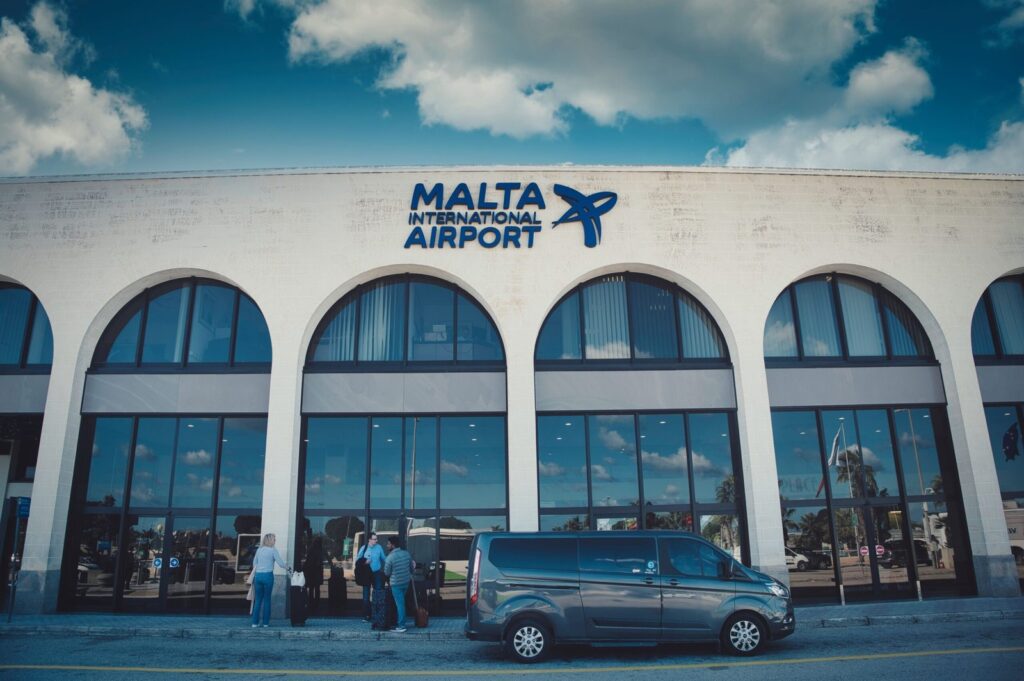 Indgangen til Malta International Airport i Luqa