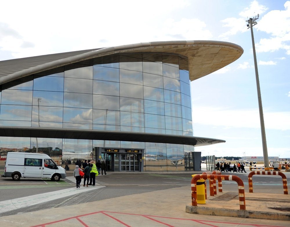 Edificio de la terminal del Aeropuerto de Valencia en Manises