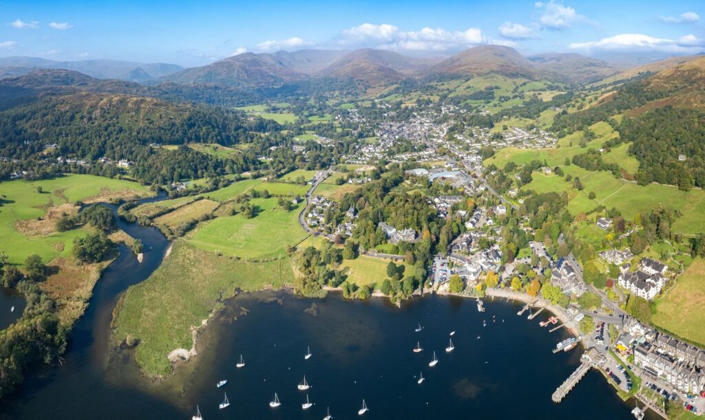 ¿Dónde alojarse en Inglaterra? Las 11 mejores zonas y buenos hoteles 23 Ambleside y Waterhead en el extremo norte del lago Windermere, en el Lake District