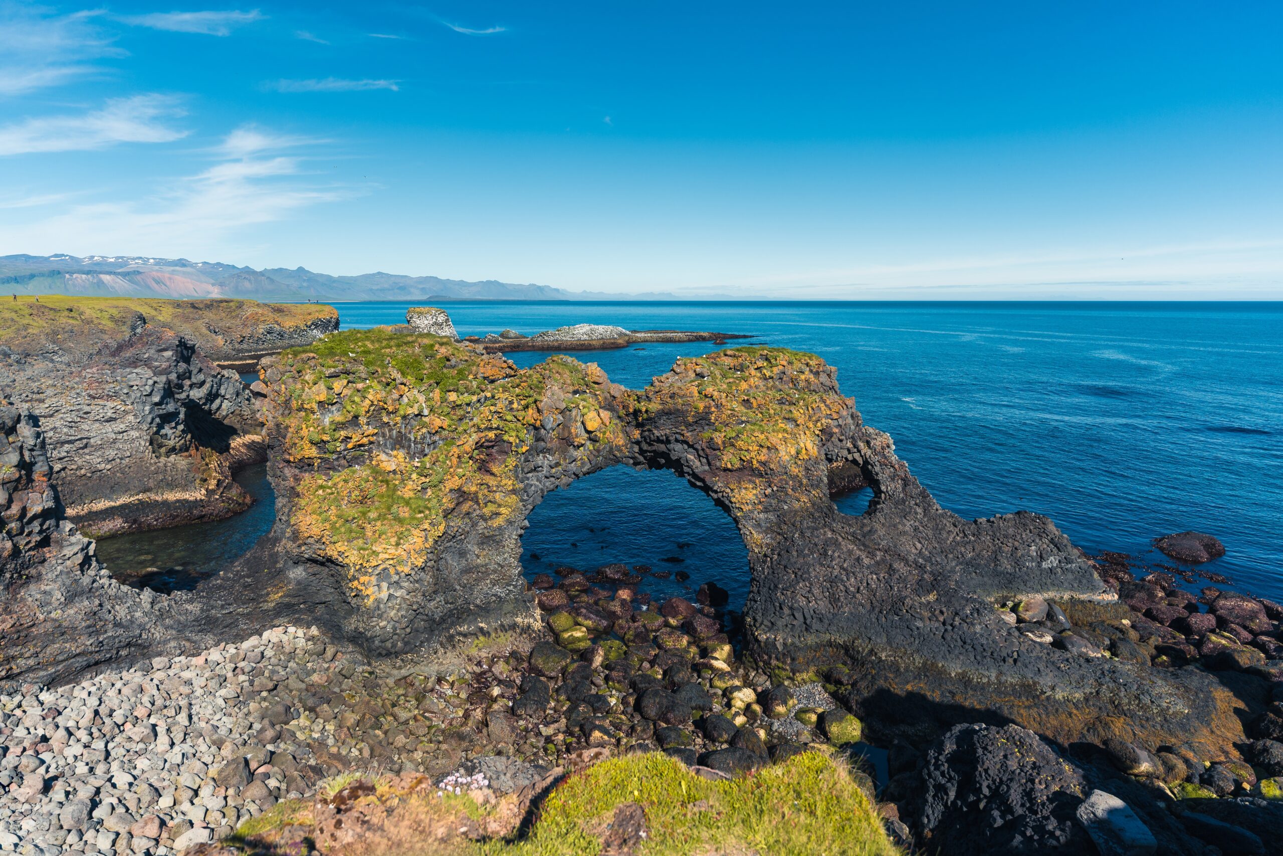 Qué ver en Islandia: las 18 mejores cosas que hacer 32 El arco de roca Gatklettur en Arnarstapi, en Snæfellsnes