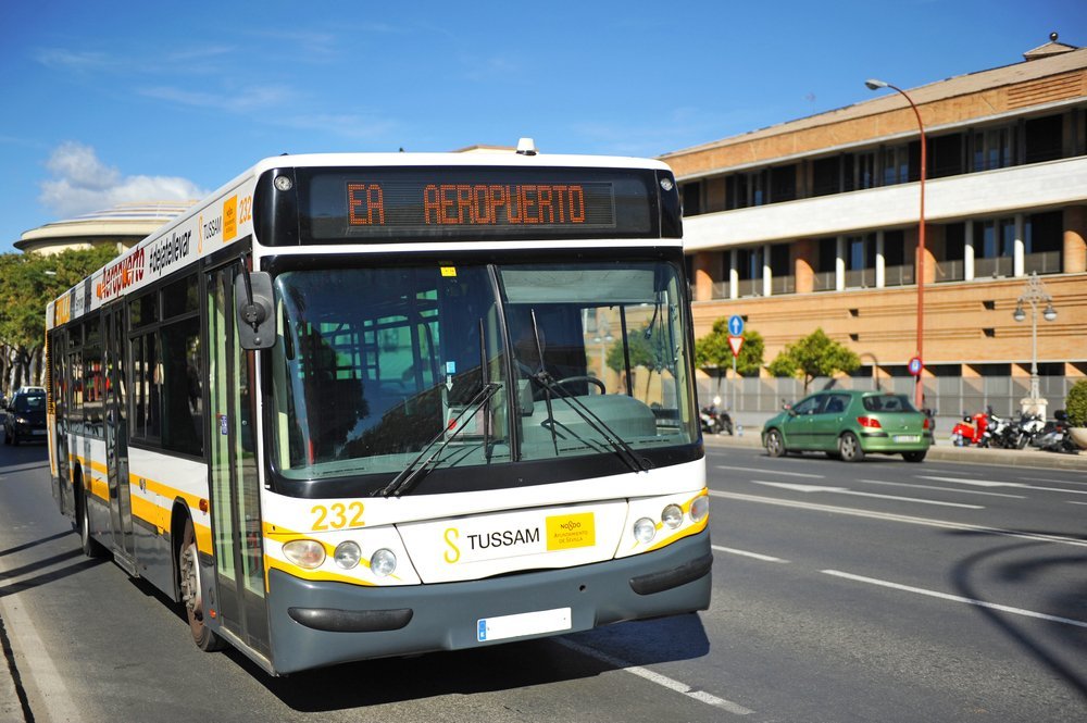 Autobús EA de TUSSAM entre el centro de Sevilla y el aeropuerto