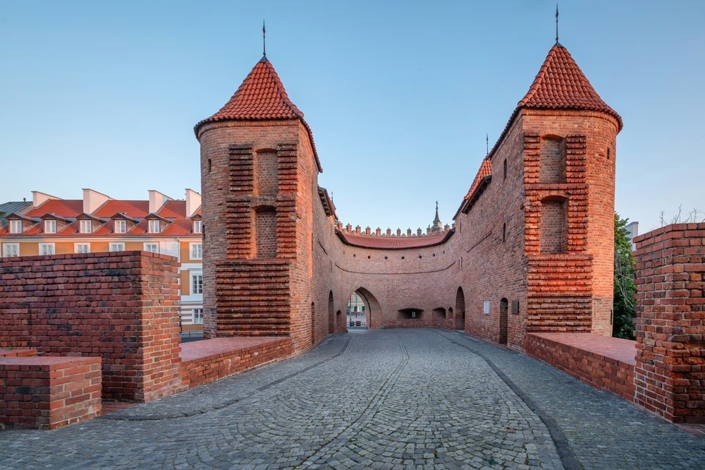 Qué ver en Varsovia: 17 cosas que hacer en la ciudad que resurgió de sus ruinas 21 La Barbacana de Varsovia entre el Old Town y Nowe Miasto
