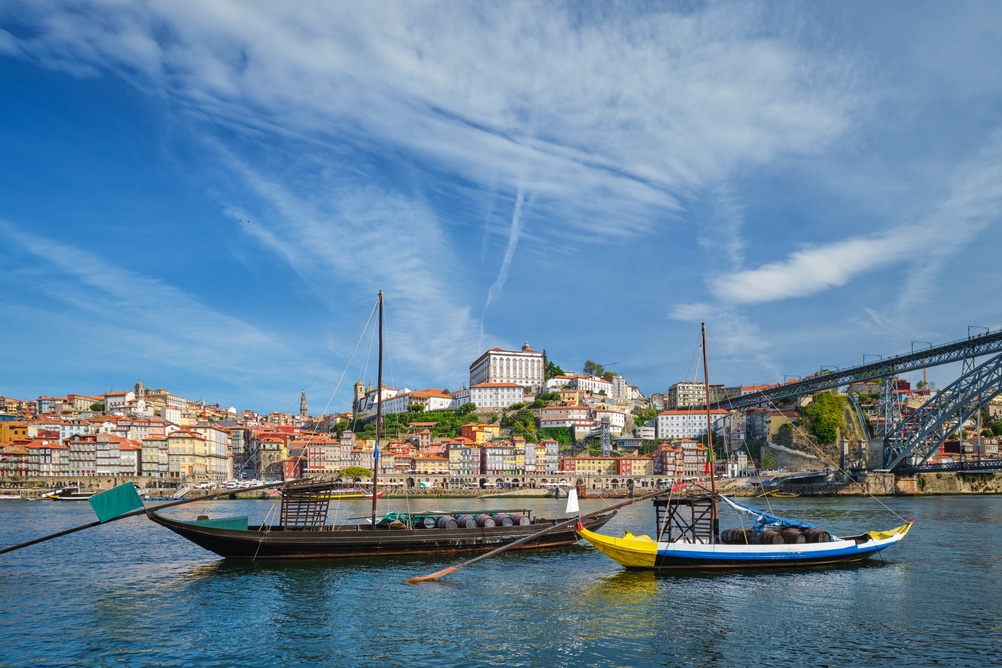 Qué ver en Oporto: las 17 mejores cosas que hacer 22 Barcos rabelo en el río Duero junto a Ribeira, en Oporto