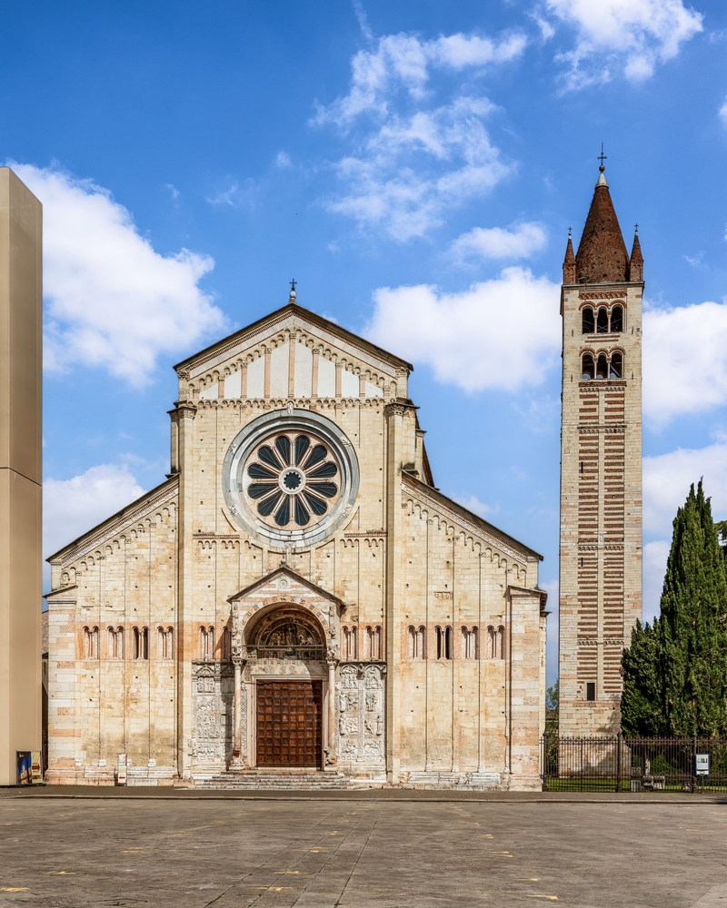 ¿Dónde alojarse en Verona? Las 6 mejores zonas y buenos hoteles 12 La fachada de la Basilica di San Zeno en el barrio de San Zeno de Verona