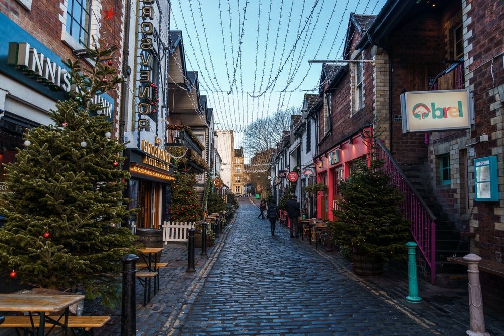 Qué ver en Glasgow - 18 cosas que hacer, y la mayoría no cuestan nada 27 El callejón empedrado de Ashton Lane en el West End de Glasgow