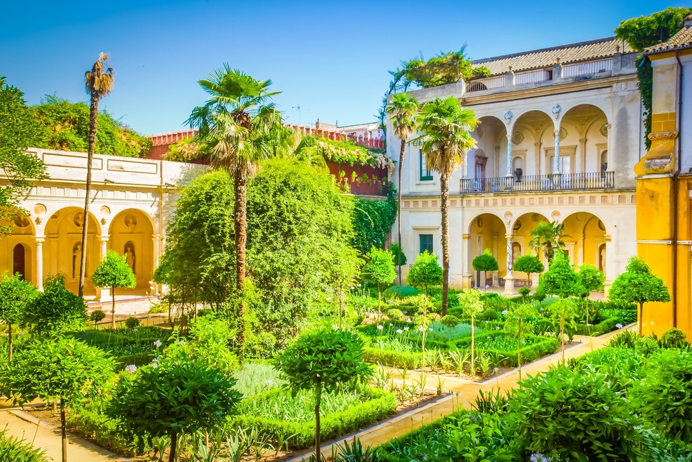 Qué ver en Sevilla: las 17 mejores cosas que hacer 29 El patio ajardinado de la Casa de Pilatos en Sevilla