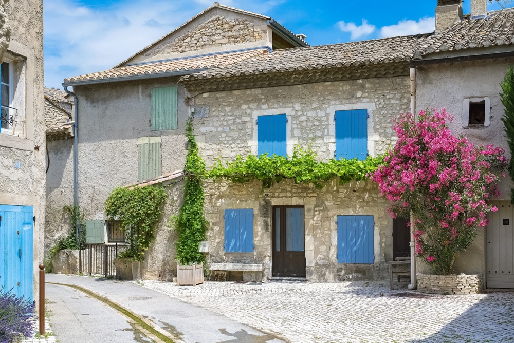 ¿Dónde alojarse en la Provenza? Los 6 mejores pueblos y buenos hoteles 12 Casas antiguas en el pueblo de Saint-Rémy-de-Provence, en el sur de Francia