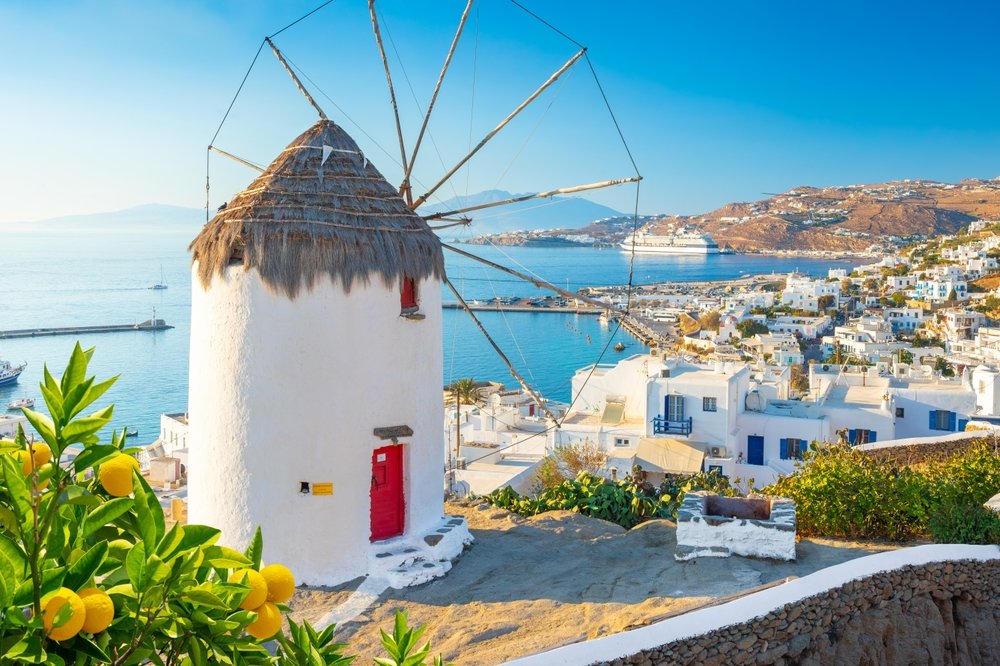 ¿Dónde alojarse en Grecia? Las 13 mejores zonas y buenos hoteles 18 Las casas blancas de la ciudad de Mykonos junto al puerto