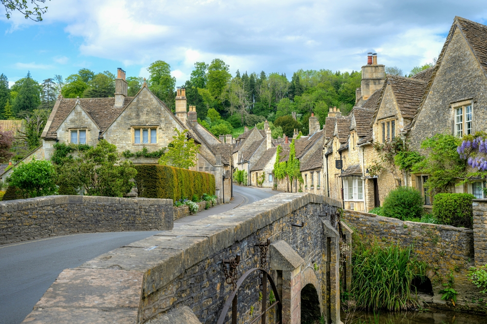 Casas de piedra y el puente en Castle Combe