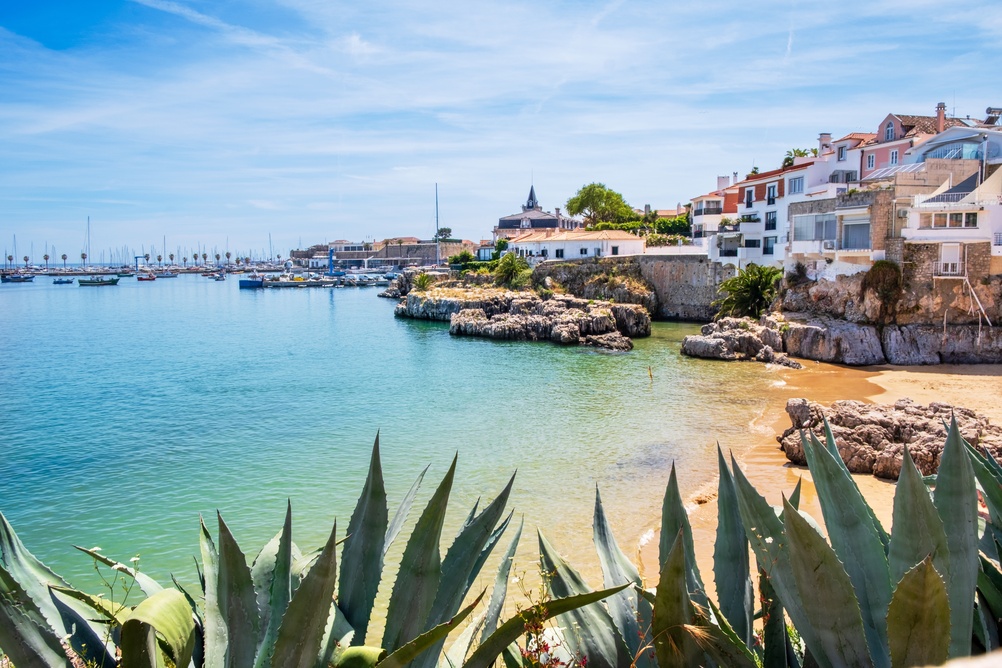 Qué ver en Lisboa: las 20 mejores cosas que hacer 42 Cascais en la costa portuguesa junto a Praia da Rainha