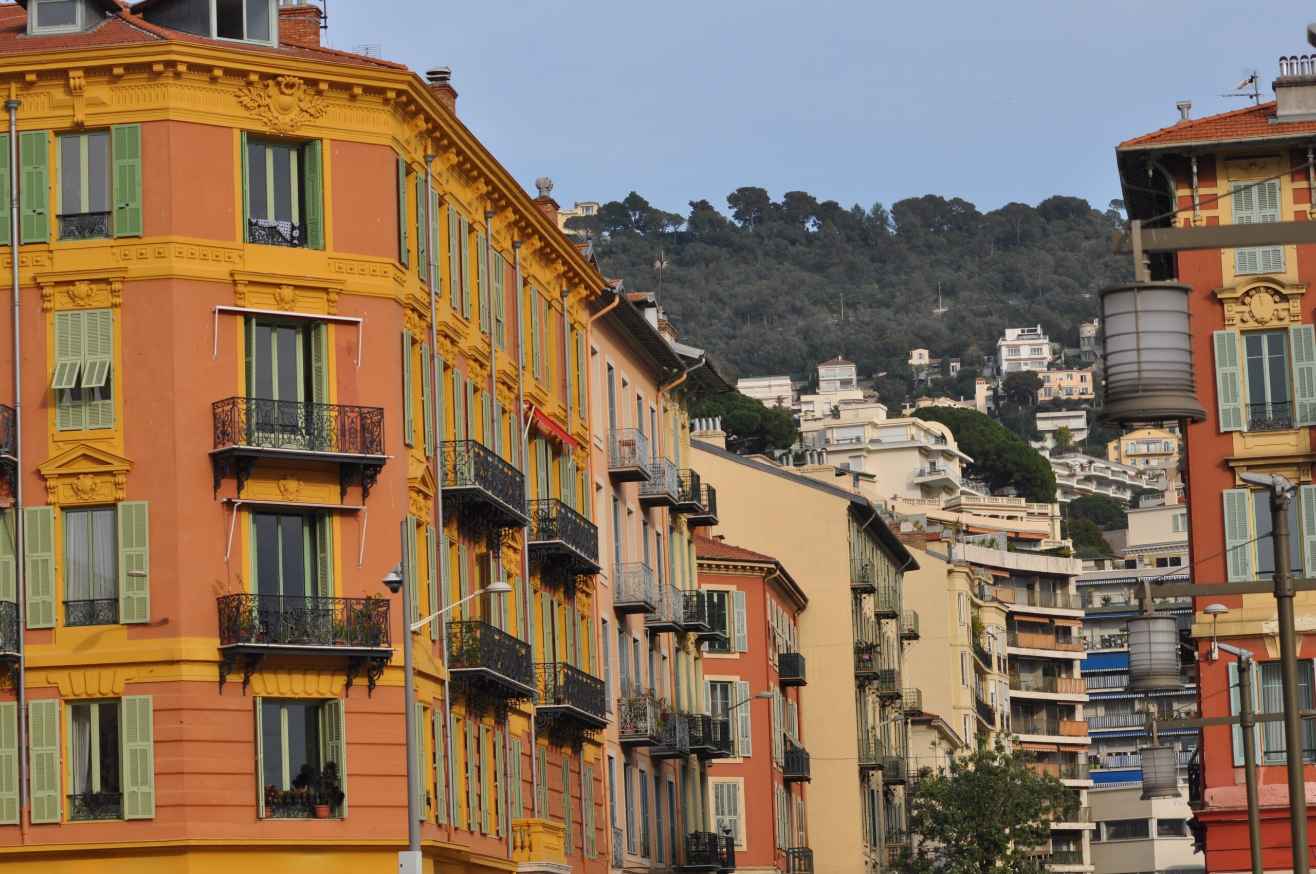 Qué ver en Niza: las 17 mejores cosas que hacer 21 Las casas de colores del casco antiguo de Niza (Vieux Nice)