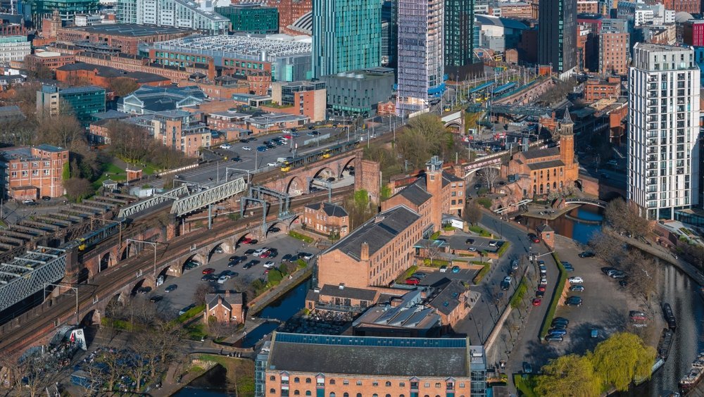Qué ver en Manchester - las 18 mejores cosas que ver y hacer en la ciudad del fútbol y la música 33 Castlefield con canales, almacenes y viaductos ferroviarios en Manchester