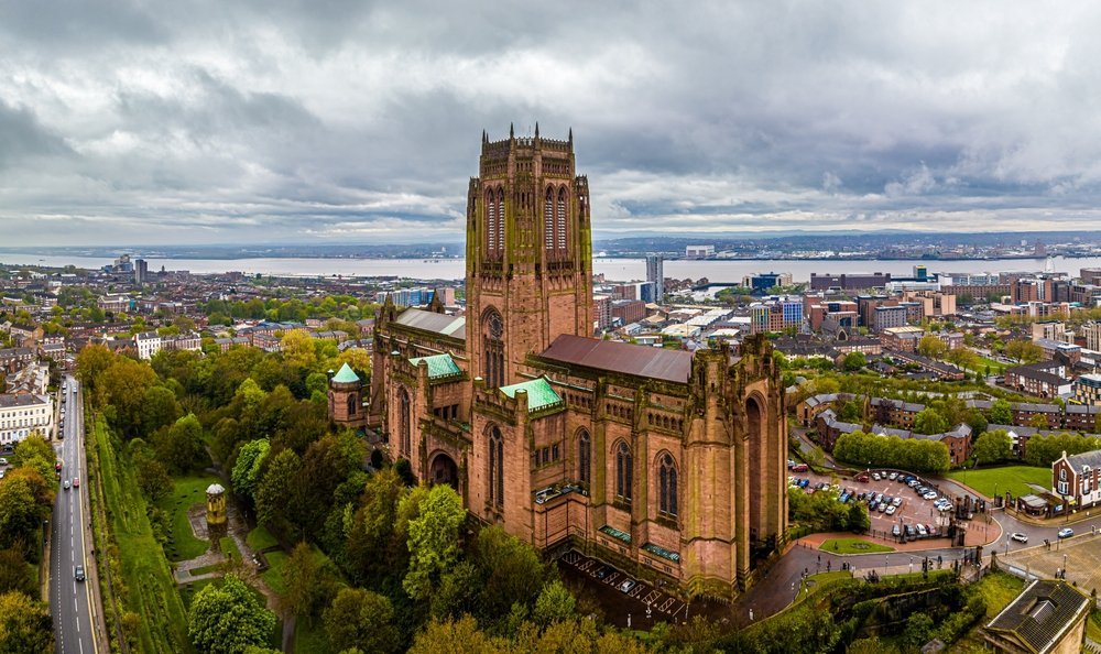Qué ver en Liverpool: The Beatles, Anfield y otros 16 motivos para ir 29 La catedral anglicana de Liverpool, de arenisca roja, vista desde el aire