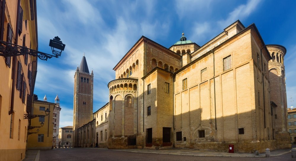 Qué ver en Bolonia: las 17 mejores cosas que ver, probar y hacer en la capital gastronómica de Italia 29 La catedral y el baptisterio octogonal en la Piazza del Duomo de Parma