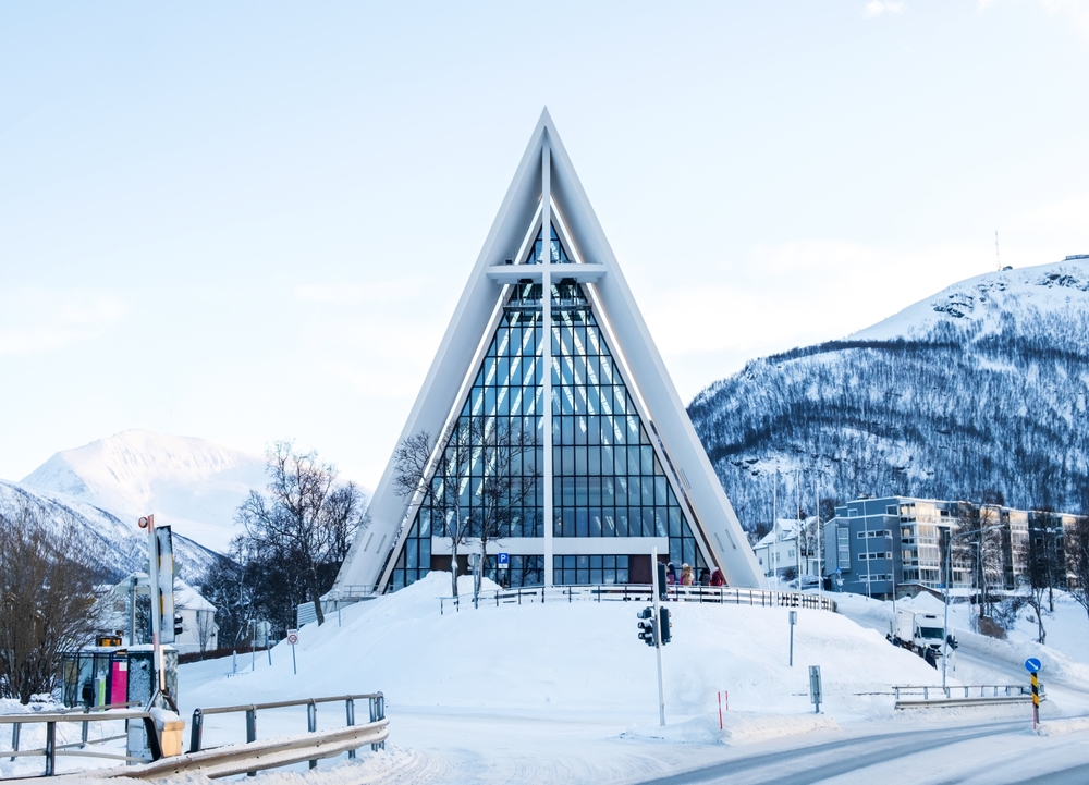 ¿Dónde alojarse en Tromsø? Las 6 mejores zonas y buenos hoteles 11 La Catedral del Ártico (iglesia de Tromsdalen), en Tromsø, en invierno