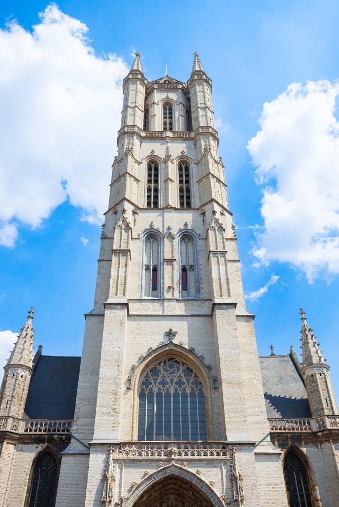 Catedral de San Bavón (Sint-Baafskathedraal) con su torre gótica