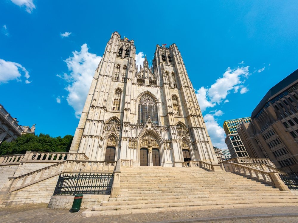 Qué ver en Bruselas: Grand Place, Atomium y la mejor cerveza y chocolate de la ciudad 21 La catedral de San Miguel y Santa Gúdula de Bruselas con sus dos torres