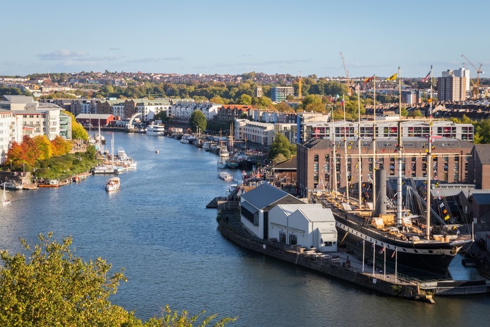 Paseo marítimo de Bristol con Harbourside y el SS Great Britain