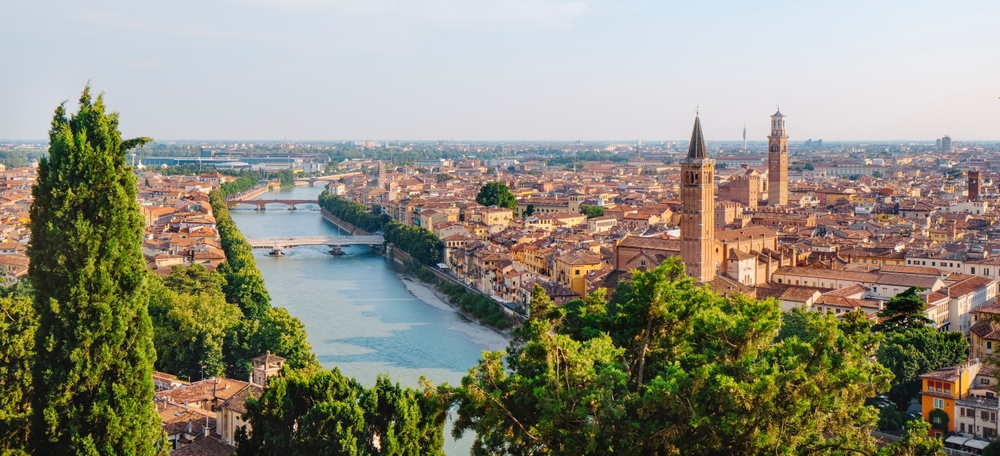 Panorámica de Verona con el río Adigio serpenteando por la ciudad