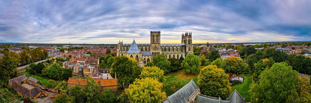 York Minster y los tejados de York vistos desde el aire