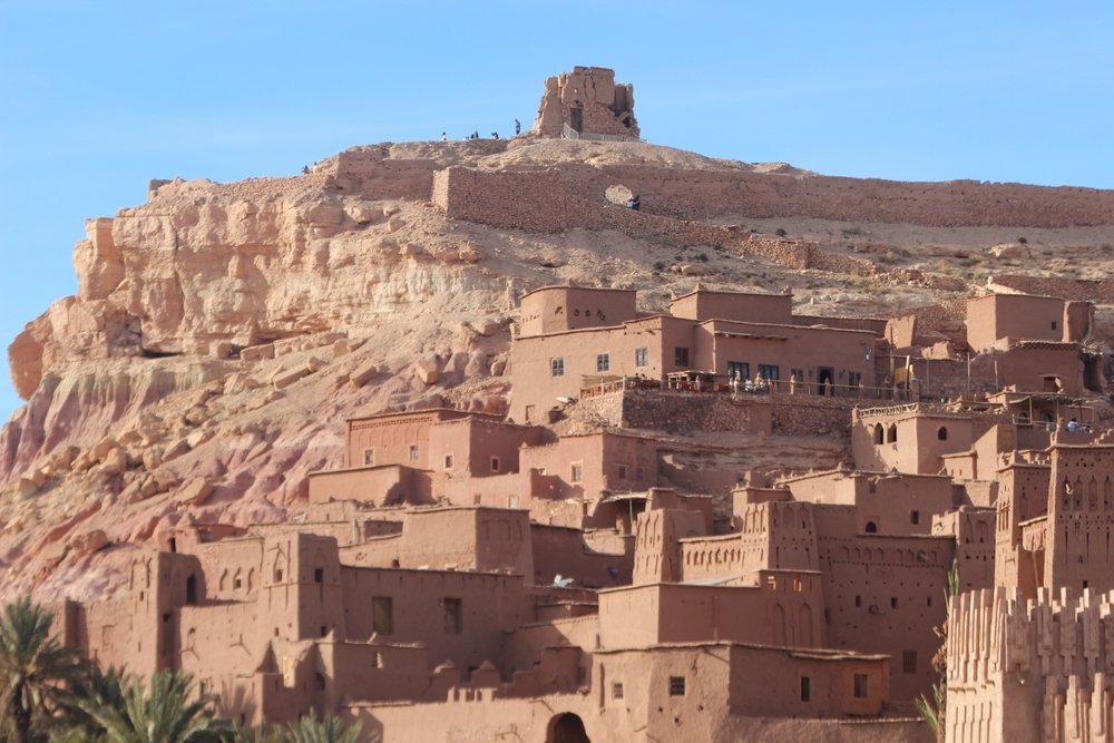 Dónde alojarse en Marruecos: la ciudad de adobe de Aït Benhaddou en la colina cerca de Uarzazate