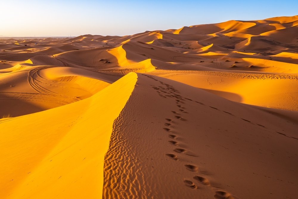 ¿Dónde alojarse en Marruecos? Las 7 mejores zonas y buenos hoteles 12 Las dunas de Erg Chebbi al atardecer cerca de Merzouga, en el Sáhara