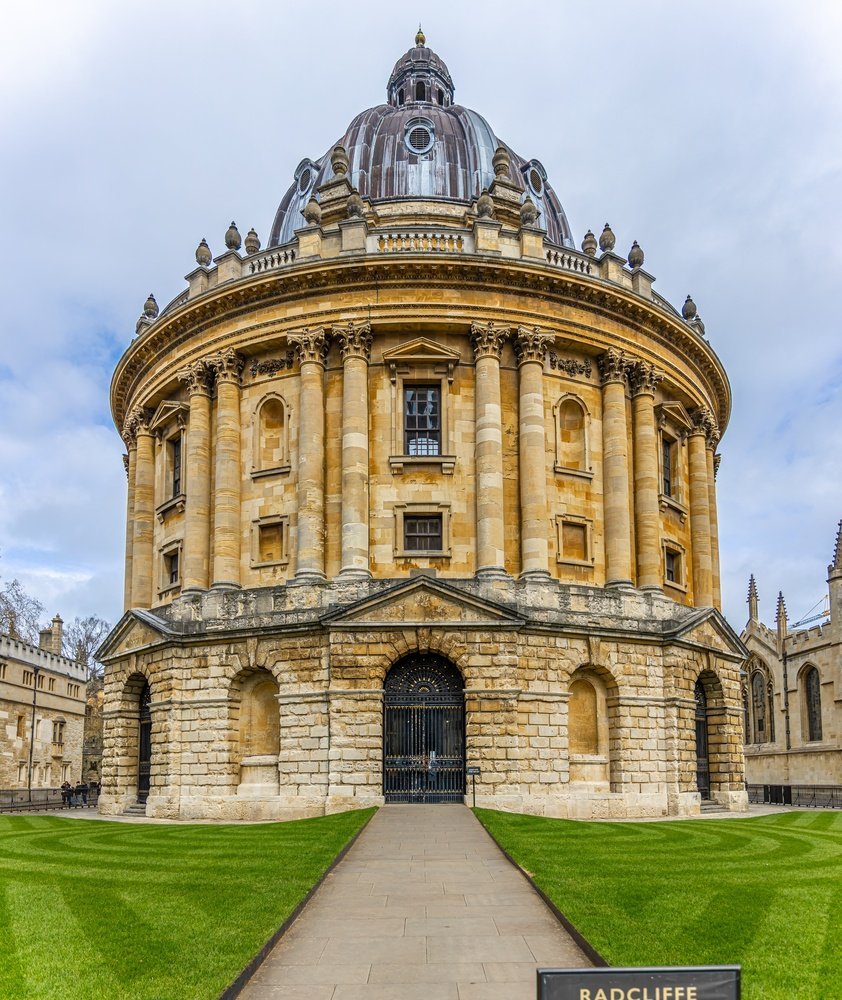 ¿Dónde alojarse en Inglaterra? Las 11 mejores zonas y buenos hoteles 16 El edificio circular de la biblioteca Radcliffe Camera en pleno barrio universitario de Oxford