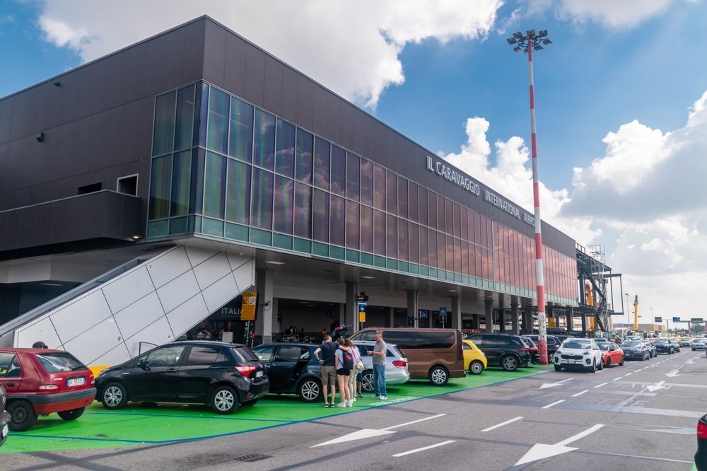 ¿Dónde alojarse en Bérgamo? Las 5 mejores zonas y buenos hoteles 12 Edificio de la terminal del aeropuerto de Bérgamo en Orio al Serio