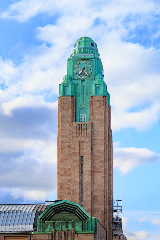 ¿Dónde alojarse en Helsinki? Las 6 mejores zonas y buenos hoteles 9 La torre del reloj de la Estación Central de Helsinki, en Kluuvi