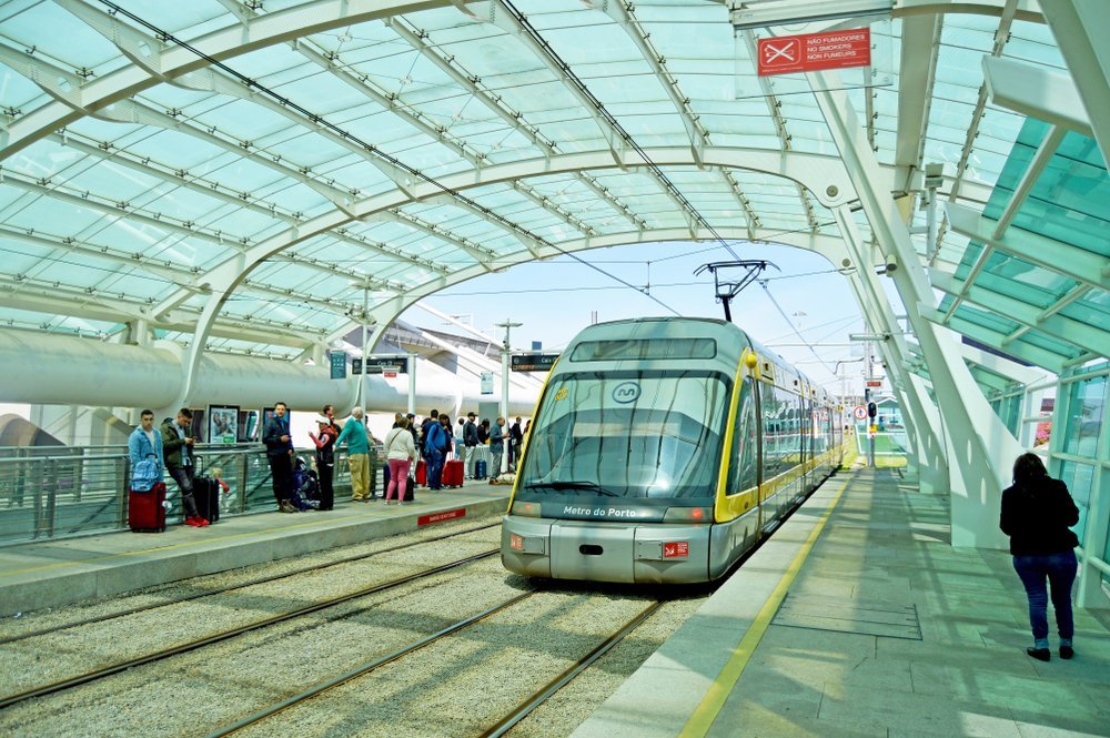 Del aeropuerto de Oporto al centro - guía de transporte 7 Estación de metro Aeroporto junto a la terminal