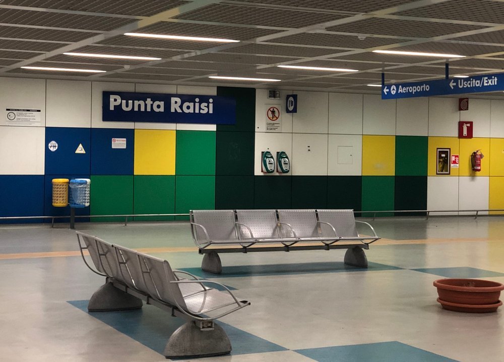 Estación de Punta Raisi en el aeropuerto de Palermo