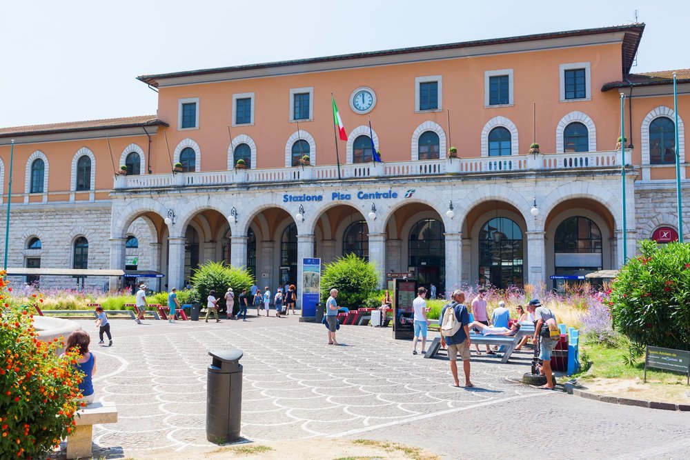 Del aeropuerto de Pisa al centro y a Florencia - guía de transporte 7 La estación de tren Pisa Centrale, donde llega el PisaMover desde el aeropuerto de Pisa