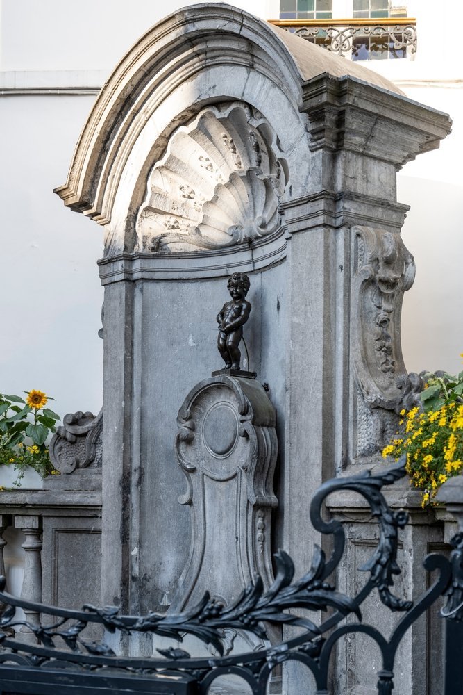 Qué ver en Bruselas: Grand Place, Atomium y la mejor cerveza y chocolate de la ciudad 19 La estatua de bronce del Manneken Pis en Bruselas