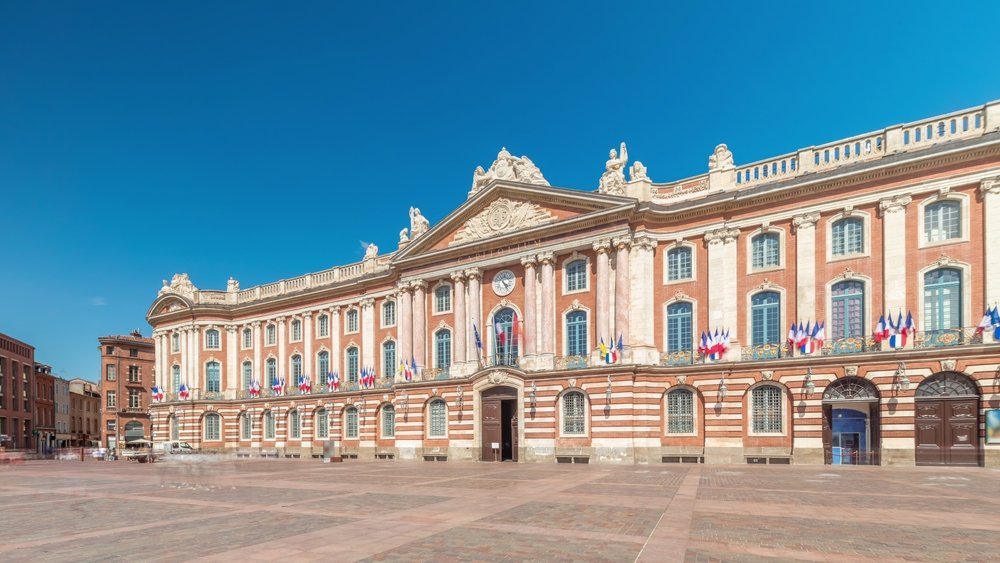 ¿Dónde alojarse en Toulouse? Las 5 mejores zonas y buenos hoteles 8 La fachada rosa del Capitole en la Place du Capitole de Toulouse