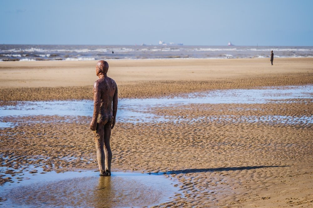 Qué ver en Liverpool: The Beatles, Anfield y otros 16 motivos para ir 33 Figuras de hierro de Another Place, de Antony Gormley, en Crosby Beach