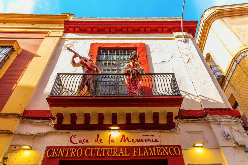 Qué ver en Sevilla: las 17 mejores cosas que hacer 27 La fachada del local de flamenco Casa de la Memoria en Sevilla