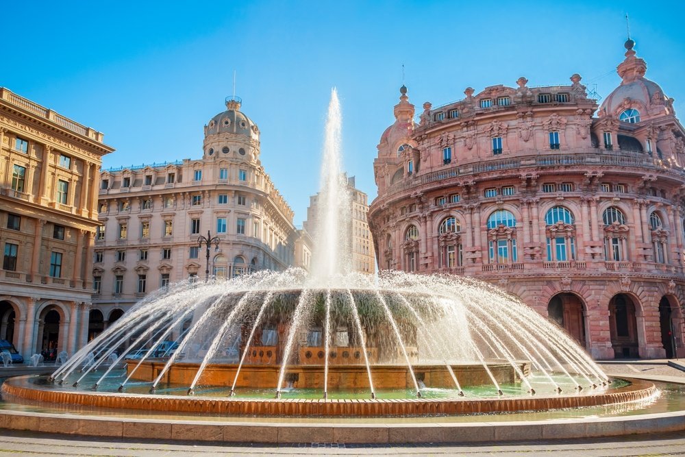 La fuente de Piazza De Ferrari en el centro de Génova